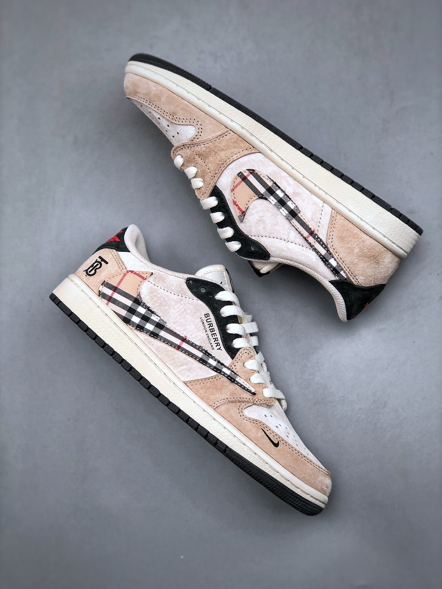 Travis Scott x Nike Air Jordan 1 Low x BURBERRY Air Jordan 1 Low