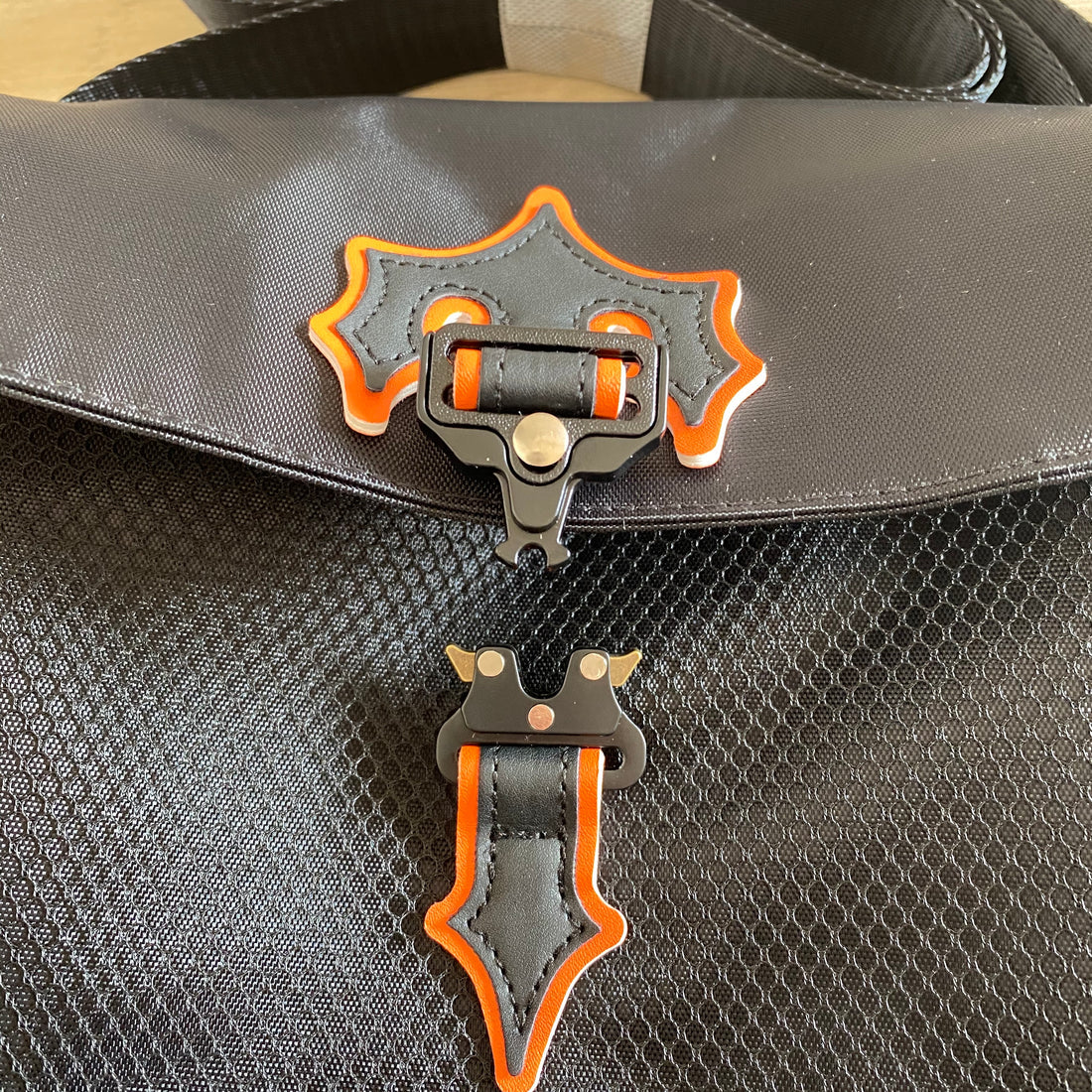 BLACK/ORANGE IRONGATE T CROSS-BODY BAG