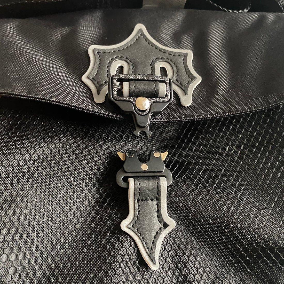 BLACK IRONGATE T CROSS-BODY BAG