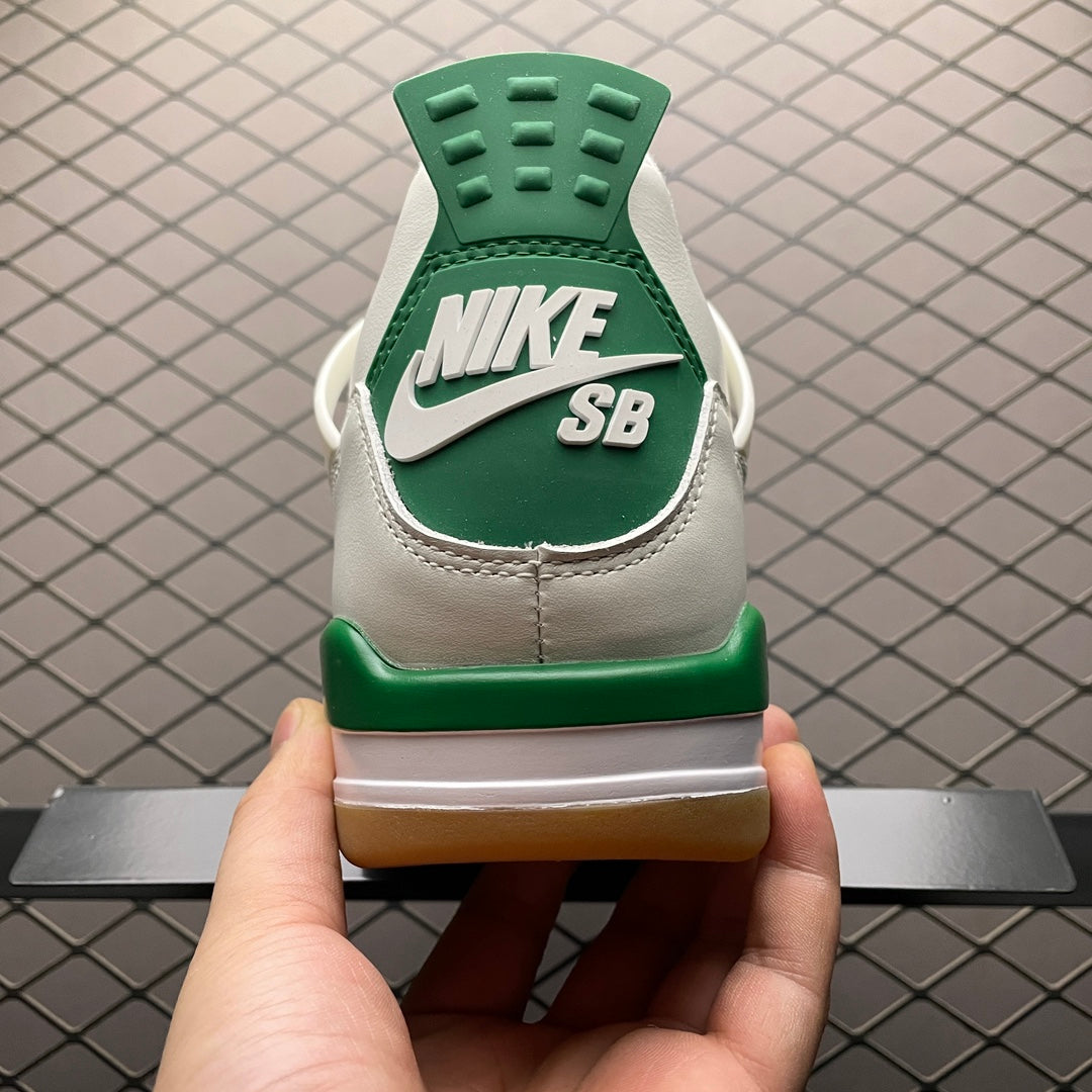 Nike SB × Air Jordan 4 "Pine Green"