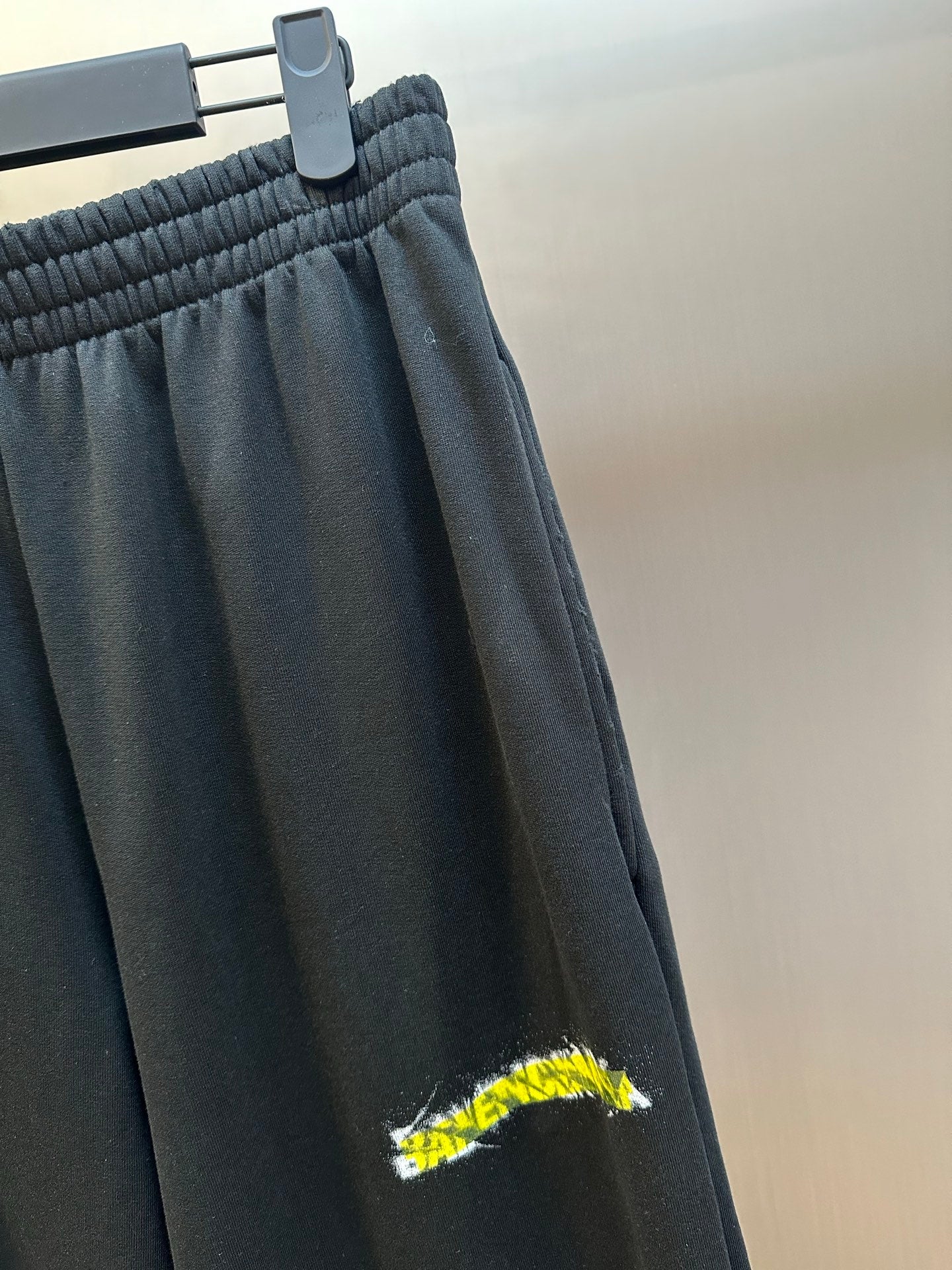 BALENCIAGA Messy Spray Baggy Sweatpants "Black"