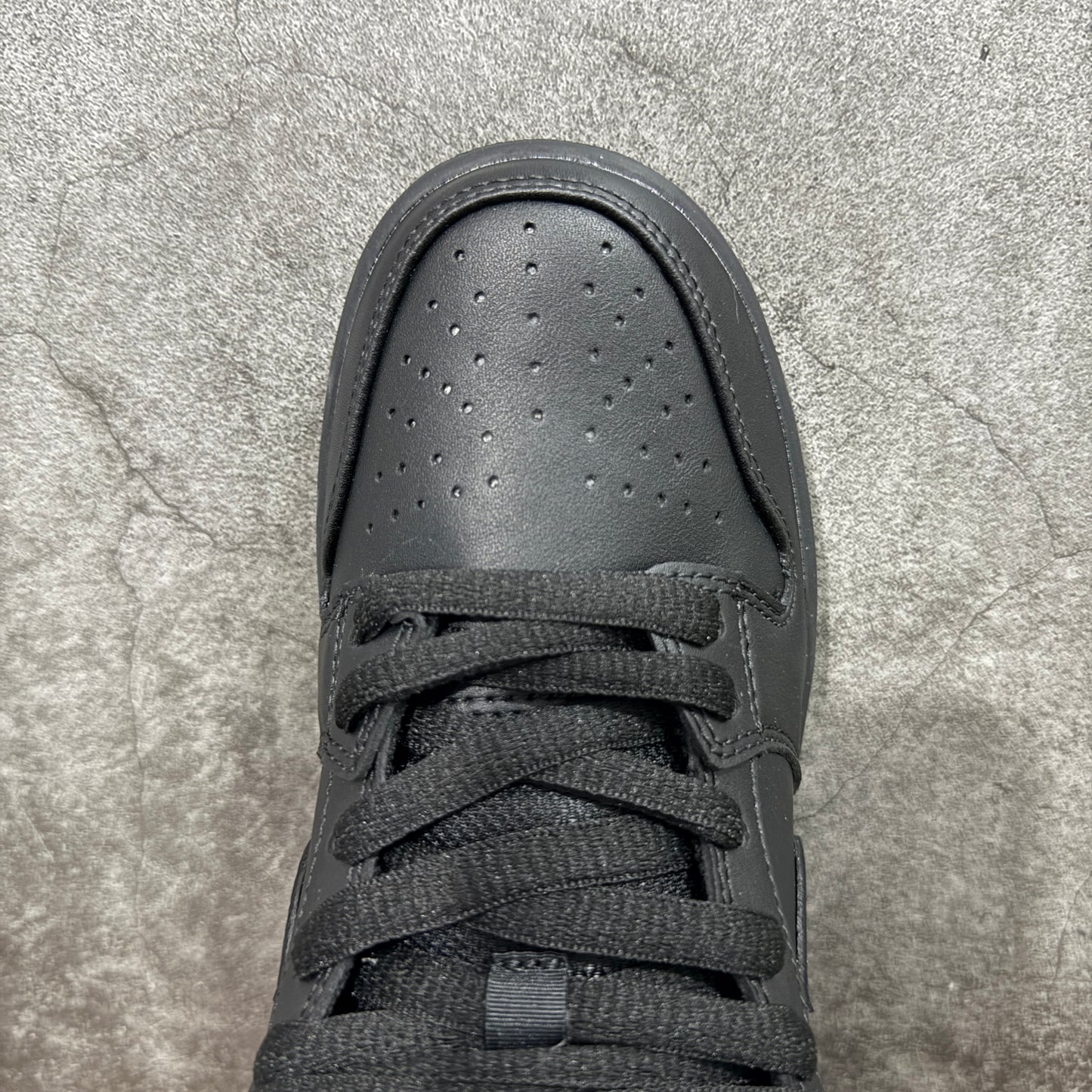 Nike SB Dunk Low Pro ISO "Triple Black"