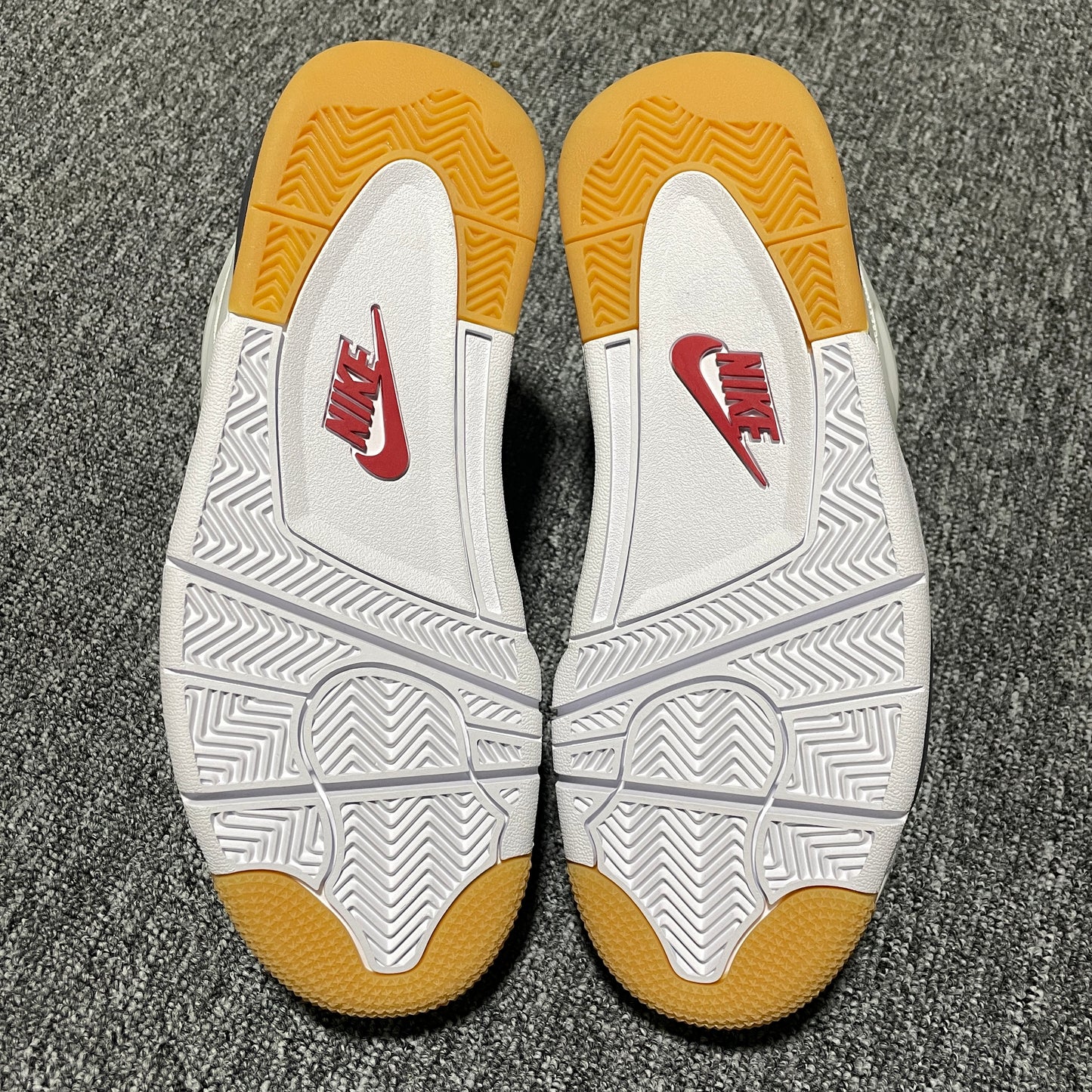 Nike SB Air Jordan 4 Retro SP "Summit White/Navy"