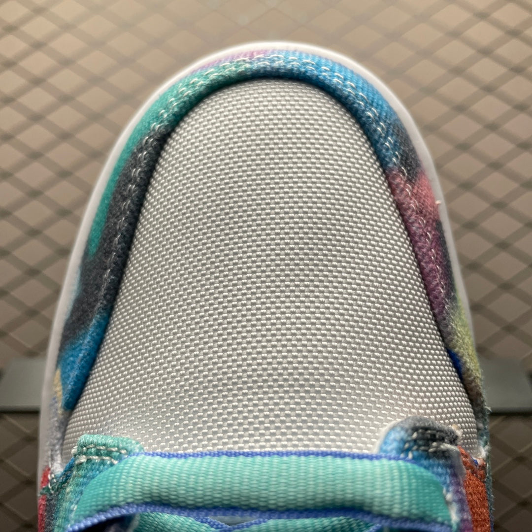 Futura × Nike SB Dunk Low "White and Geode Teal