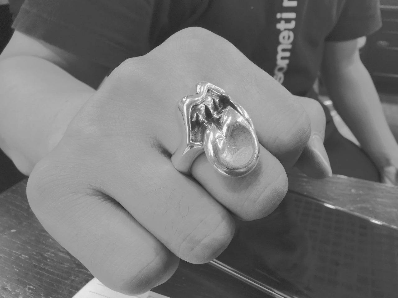 CHROME HEARTS Rolling Stone Tongue Ring