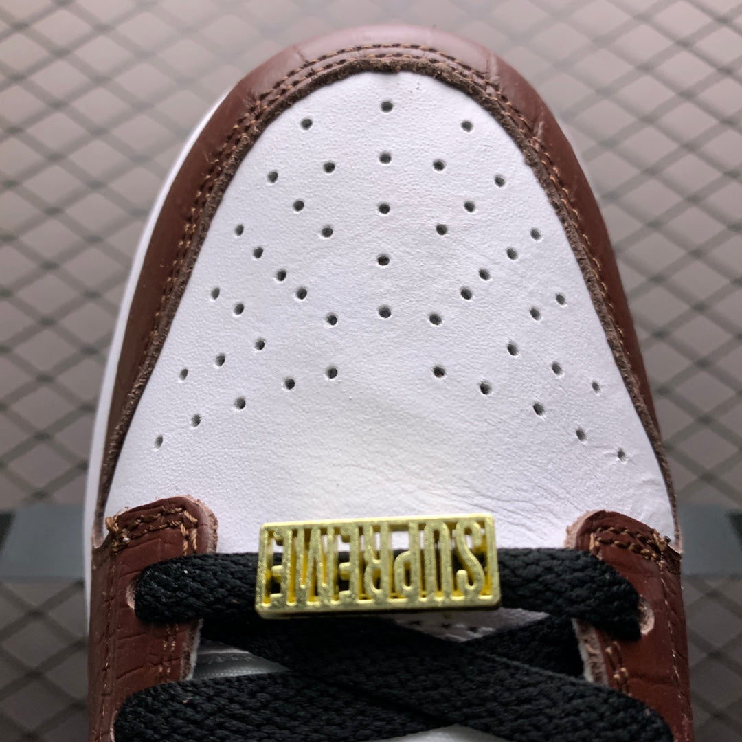 Supreme × Nike SB Dunk Low OG QS Gold Stars "White/Barkroot Brown"