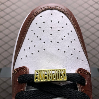 Supreme × Nike SB Dunk Low OG QS Gold Stars "White/Barkroot Brown"
