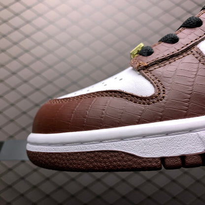 Supreme × Nike SB Dunk Low OG QS Gold Stars "White/Barkroot Brown"