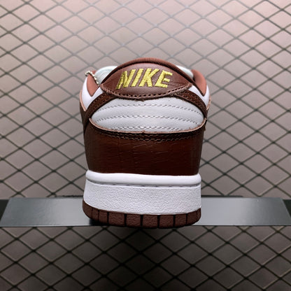 Supreme × Nike SB Dunk Low OG QS Gold Stars "White/Barkroot Brown"