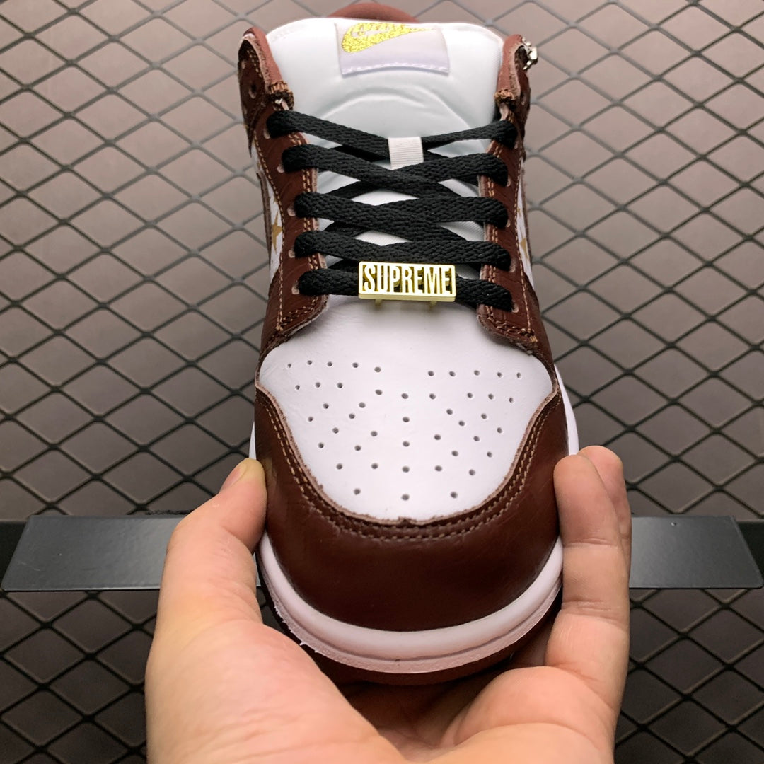 Supreme × Nike SB Dunk Low OG QS Gold Stars "White/Barkroot Brown"