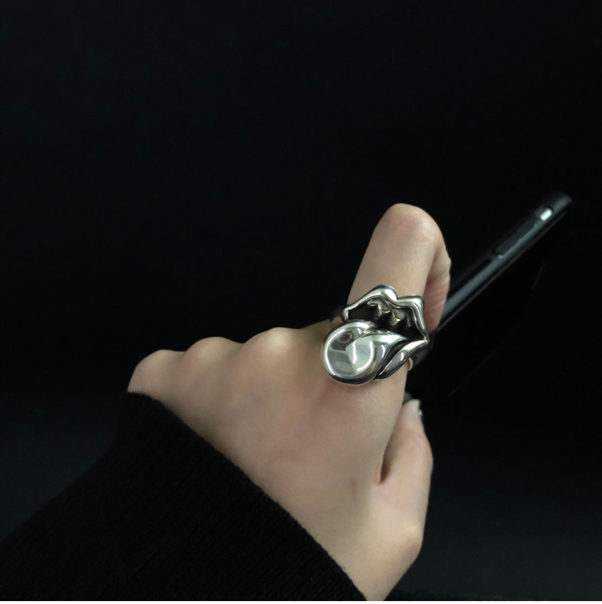 CHROME HEARTS Rolling Stone Tongue Ring