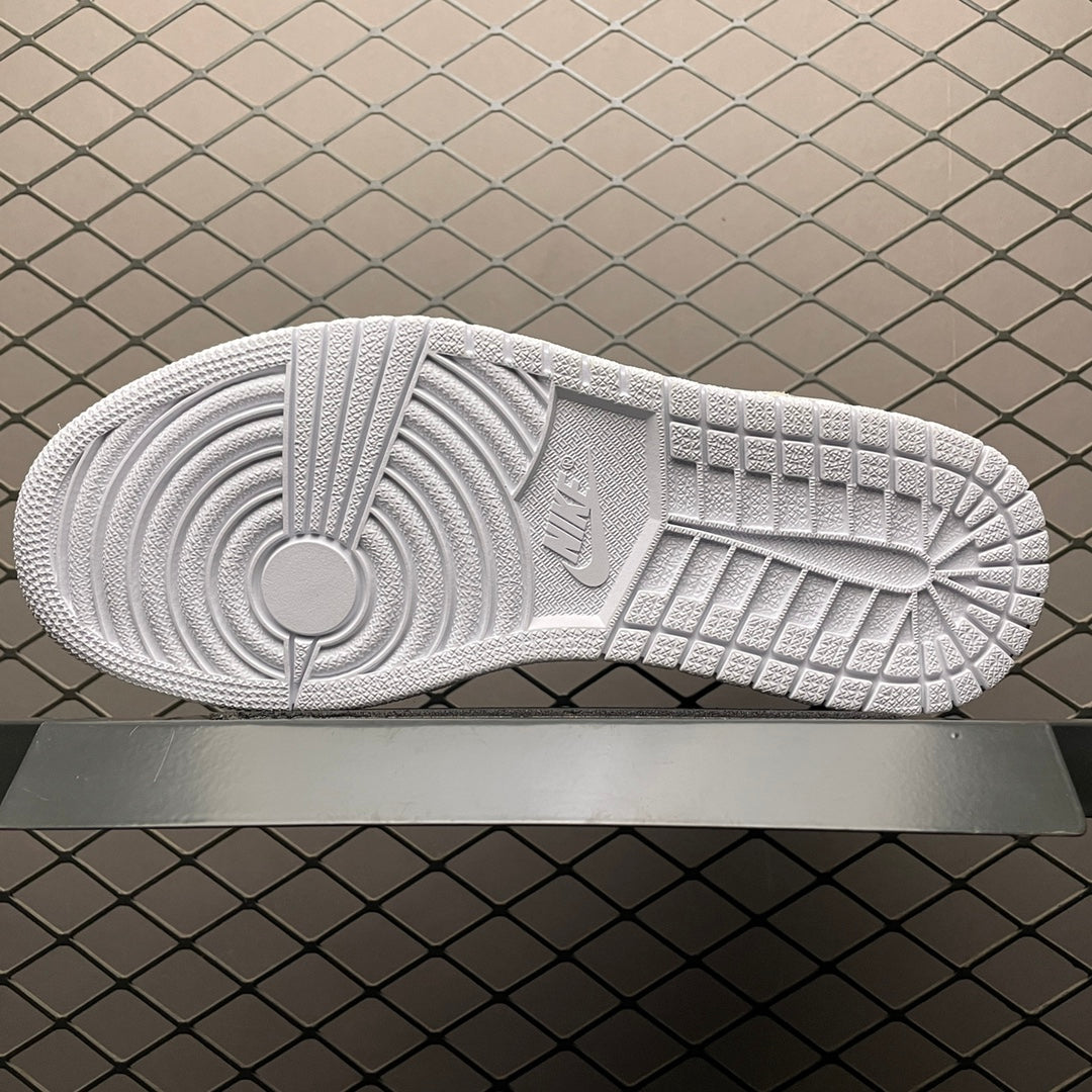 OFF-WHITE × NIKE AIR JORDAN 1 WHITE
