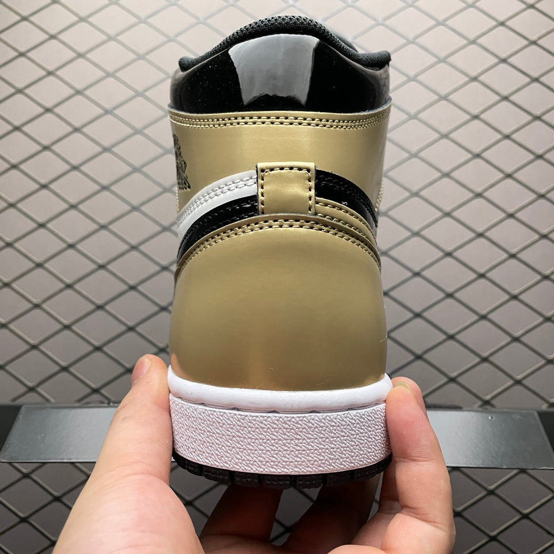 Nike Air Jordan 1 RETRO High OG NRG "Gold Toe"