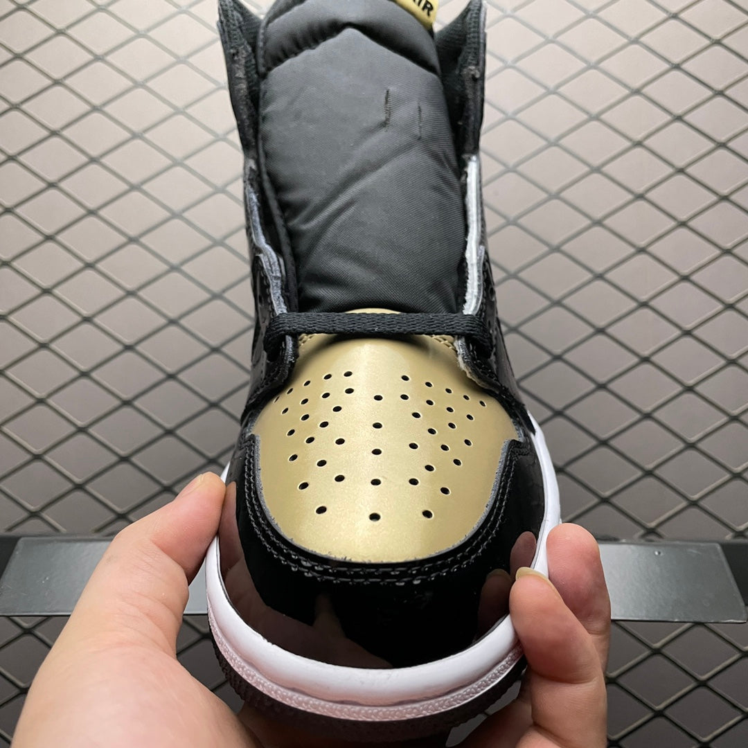Nike Air Jordan 1 RETRO High OG NRG "Gold Toe"