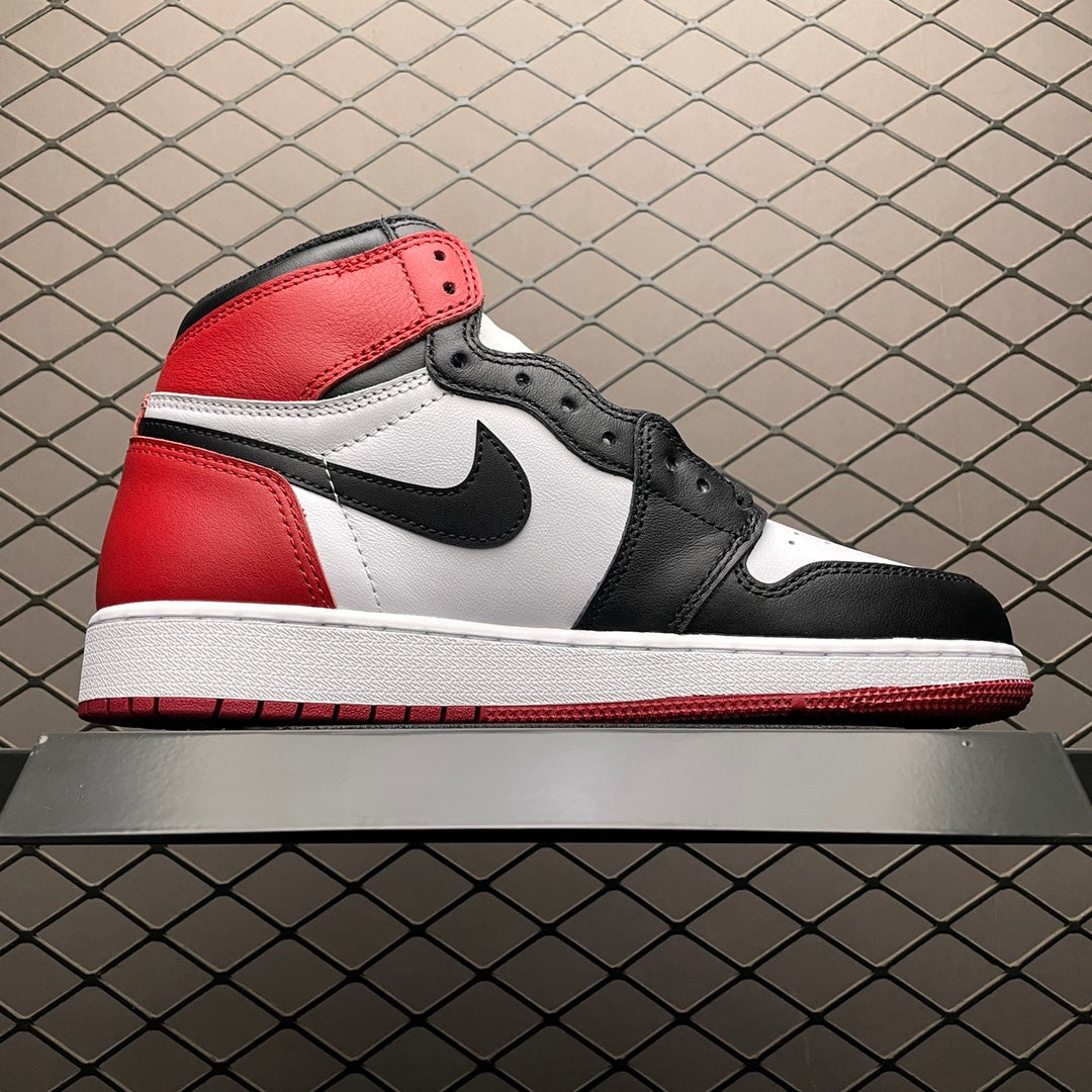 Nike Air Jordan 1 Retro High OG "Black Toe"(2016)