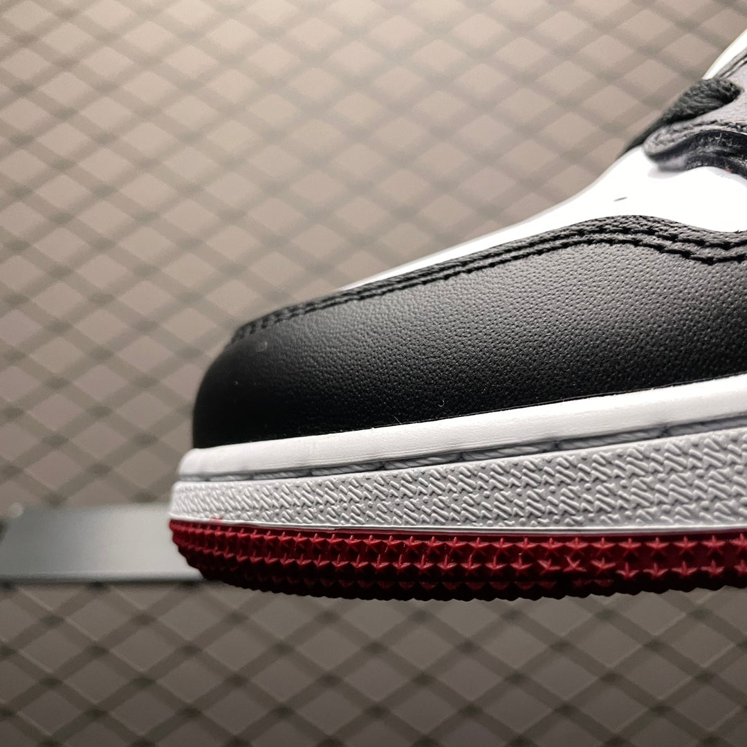 Nike Air Jordan 1 Retro High OG "Black Toe"(2016)