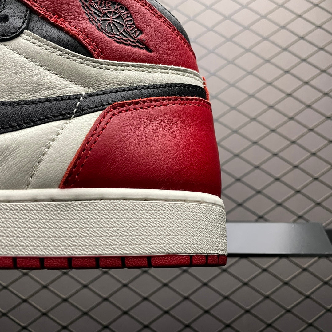 Nike Air Jordan 1 Retro High OG "Bred Toe"