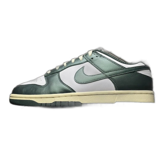 Nike WMNS Dunk Low "Vintage Green"