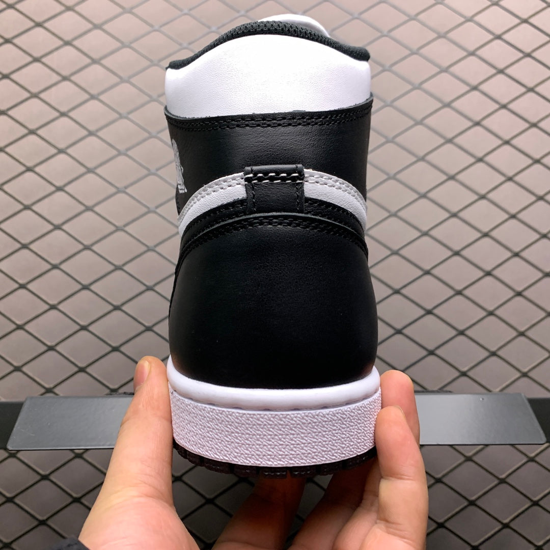 Nike Air Jordan 1 Retro High OG "Black/White" (2014)