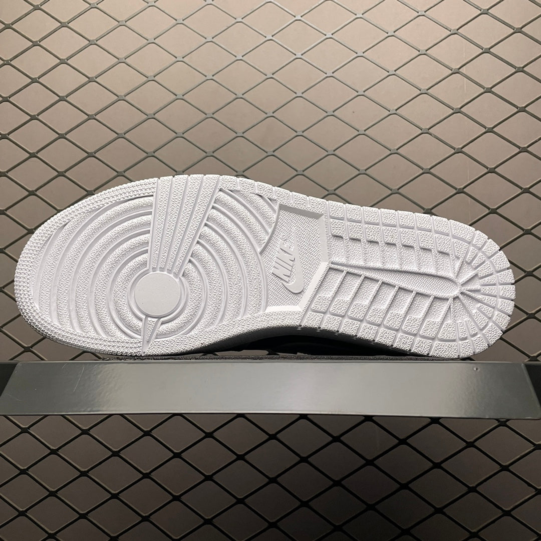 NIKE WMNS AIR JORDAN 1 LOW "PANDA"