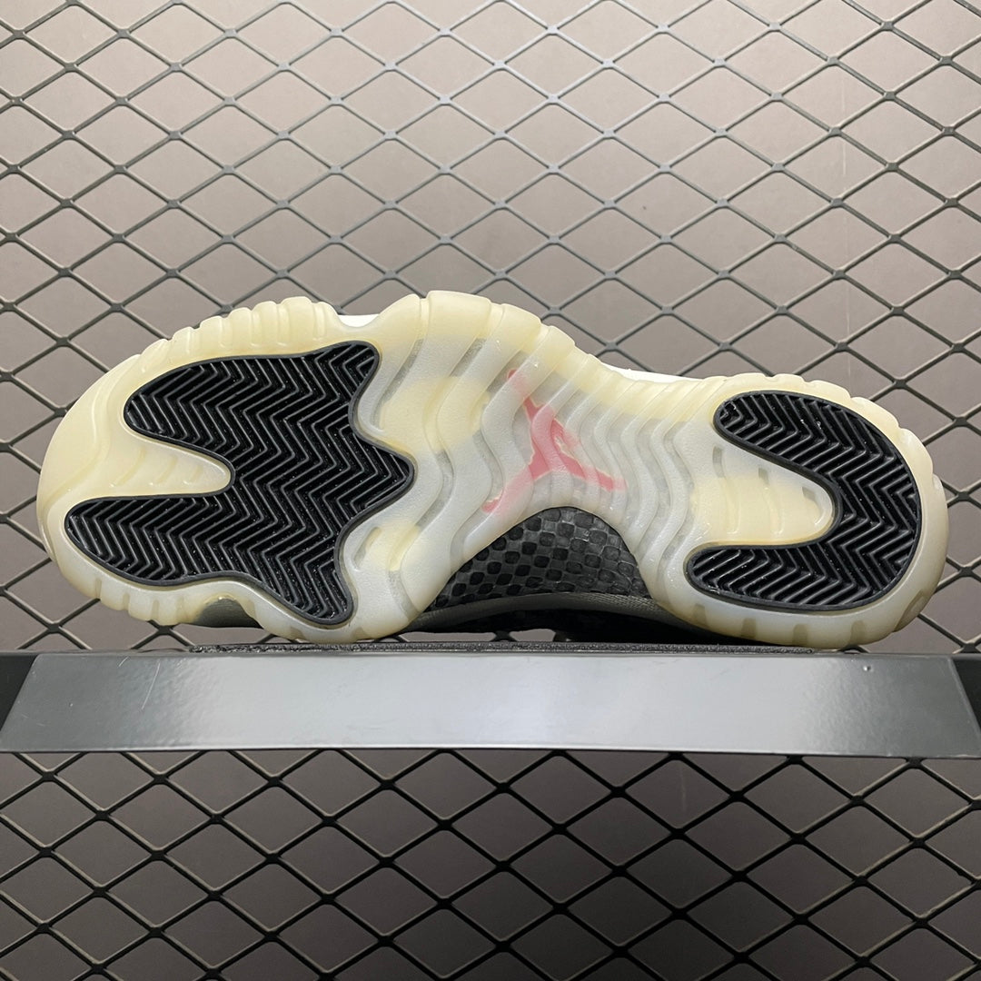 AIR JORDAN 11 LOW SNAKESKIN LIGHT BONE/UNIVERSITY RED