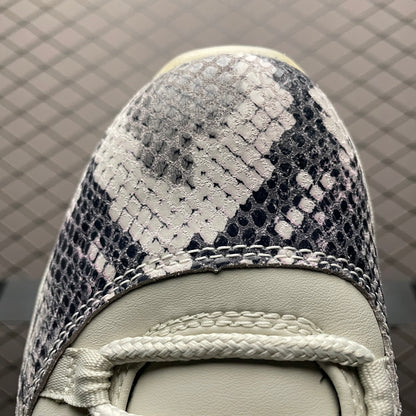 AIR JORDAN 11 LOW SNAKESKIN LIGHT BONE/UNIVERSITY RED