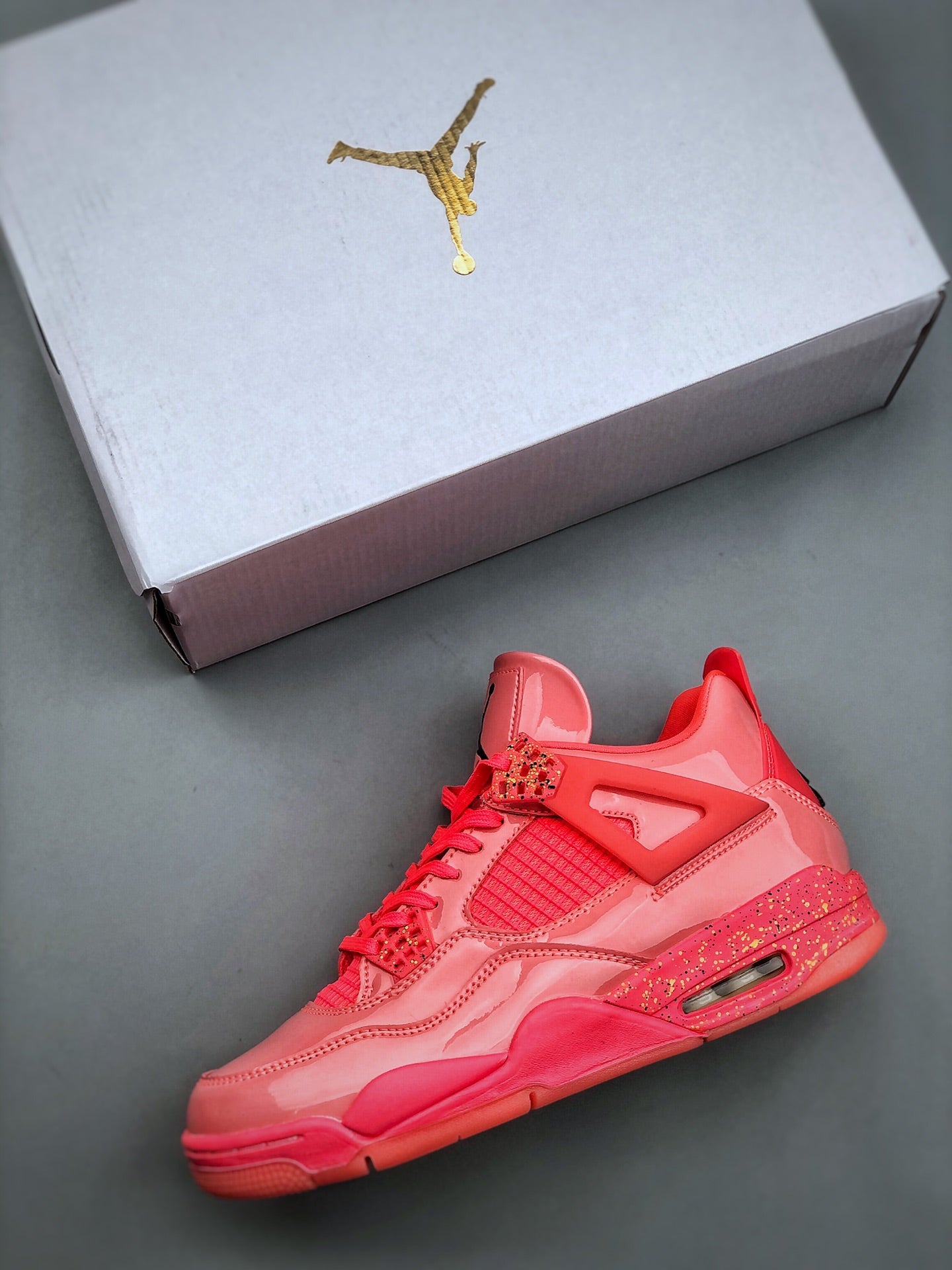 Nike WMNS Air Jordan 4 Retro "Hot Punch"
