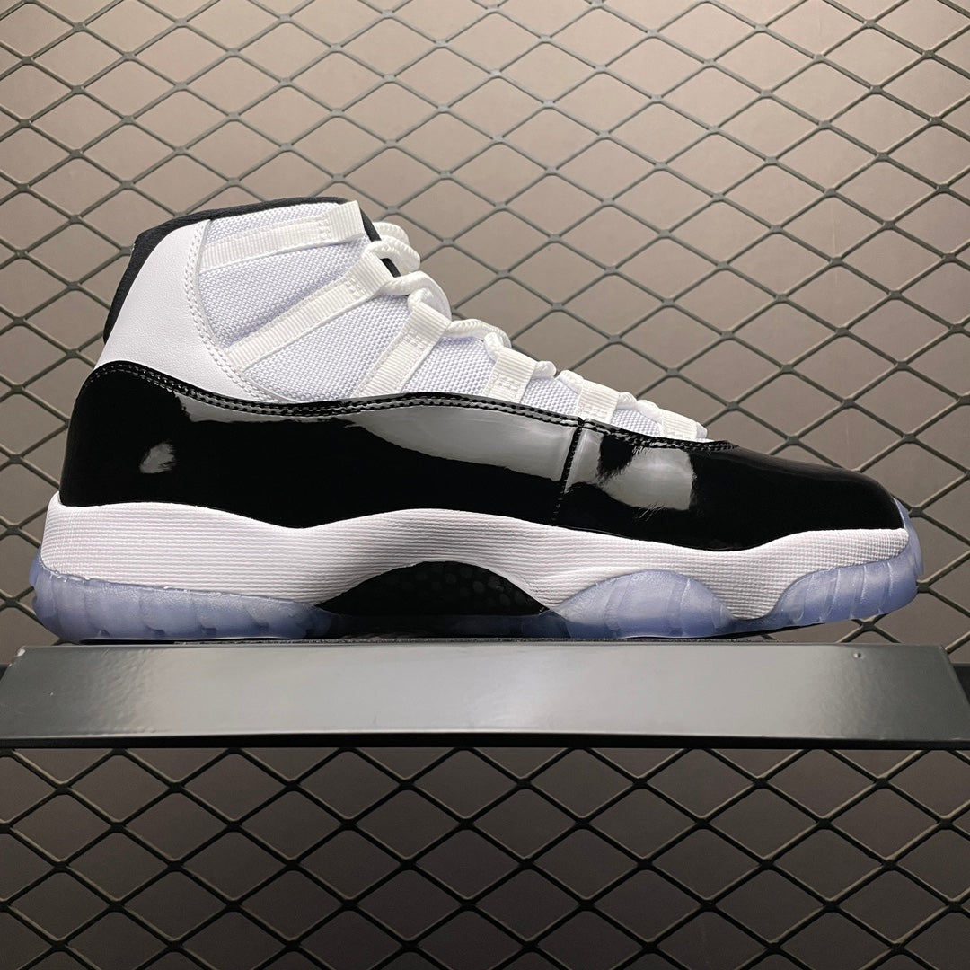 Nike Air Jordan 11 Retro "Concord"