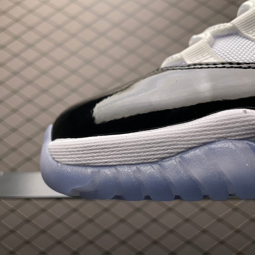 Nike Air Jordan 11 Retro "Concord"
