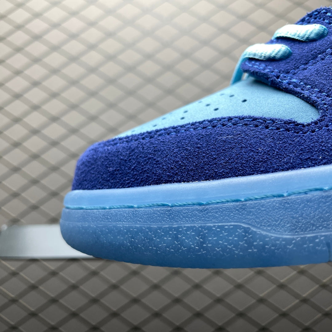 Nike SB Dunk Low Pro "Philadelphia Phillies/Valor Blue and Team Maroon"