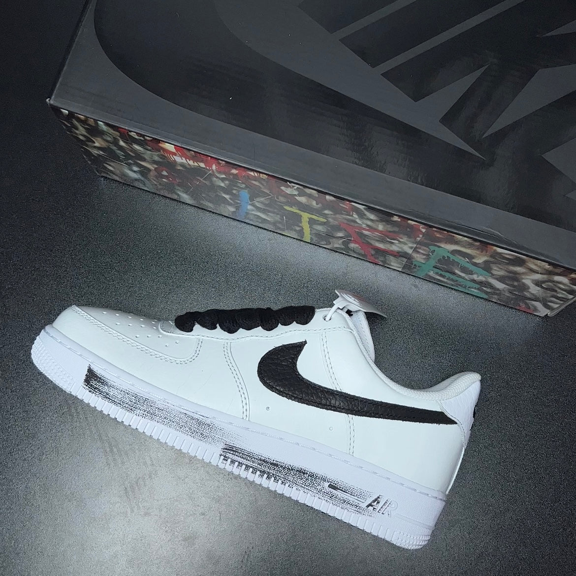 PEACEMINUSONE × Nike Air Force 1 Low "Para-noise/White/Black"
