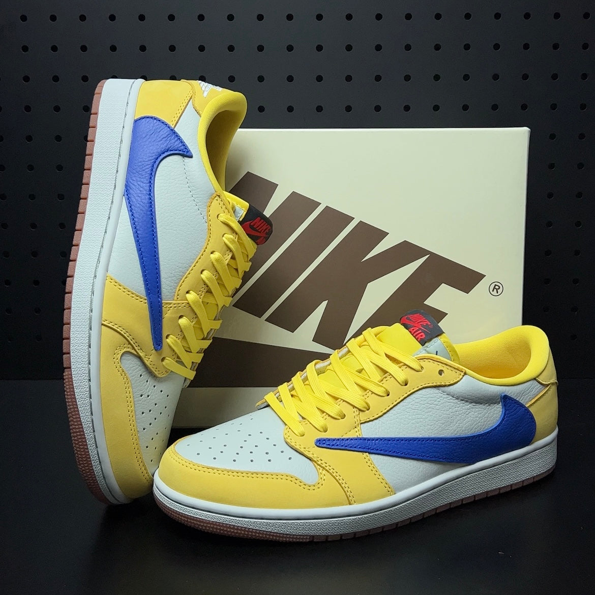 Travis Scott × Nike WMNS Air Jordan 1 Low OG "Canary"