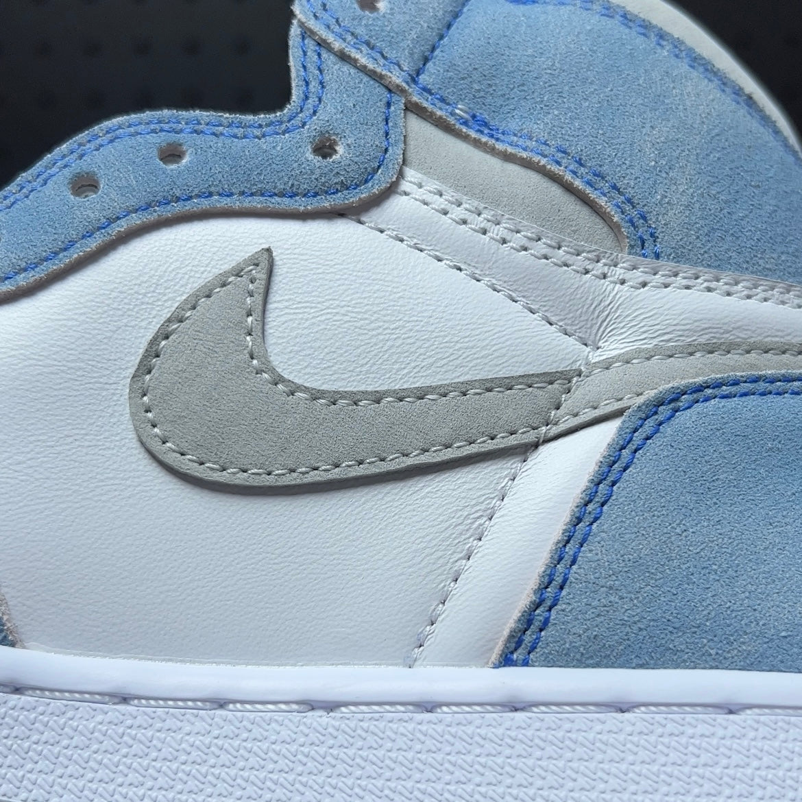 Nike Air Jordan 1 High OG "Hyper Royal"