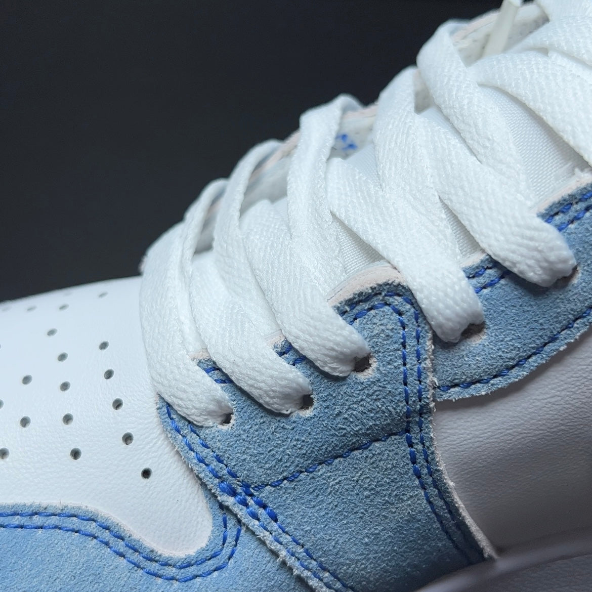 Nike Air Jordan 1 High OG "Hyper Royal"