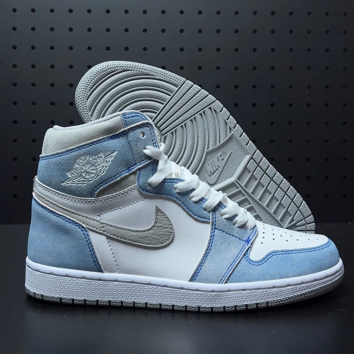 Nike Air Jordan 1 High OG "Hyper Royal"