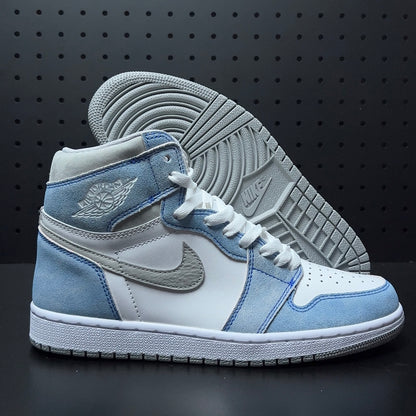 Nike Air Jordan 1 High OG "Hyper Royal"