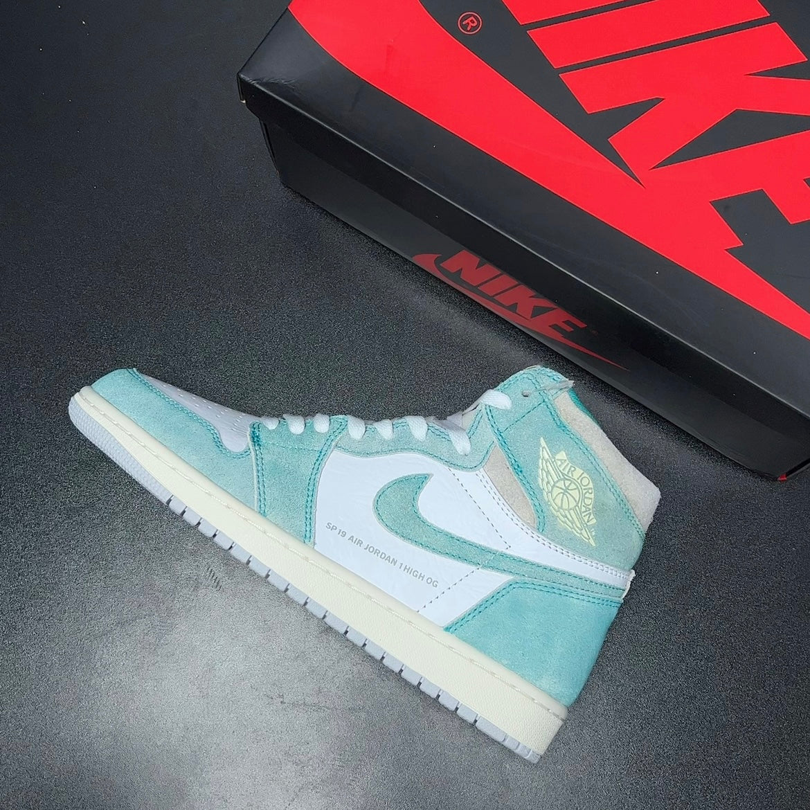 NIKE AIR JORDAN 1 RETRO HIGH OG TURBO GREEN