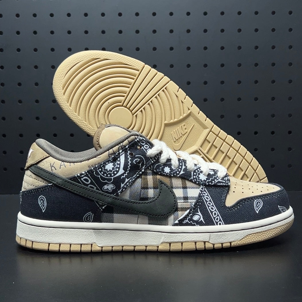 Travis Scott × Nike SB Dunk Low