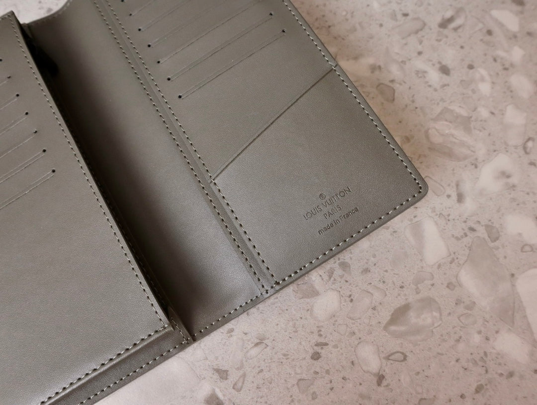 Louis Vuitton Zippy Wallet Horizontal