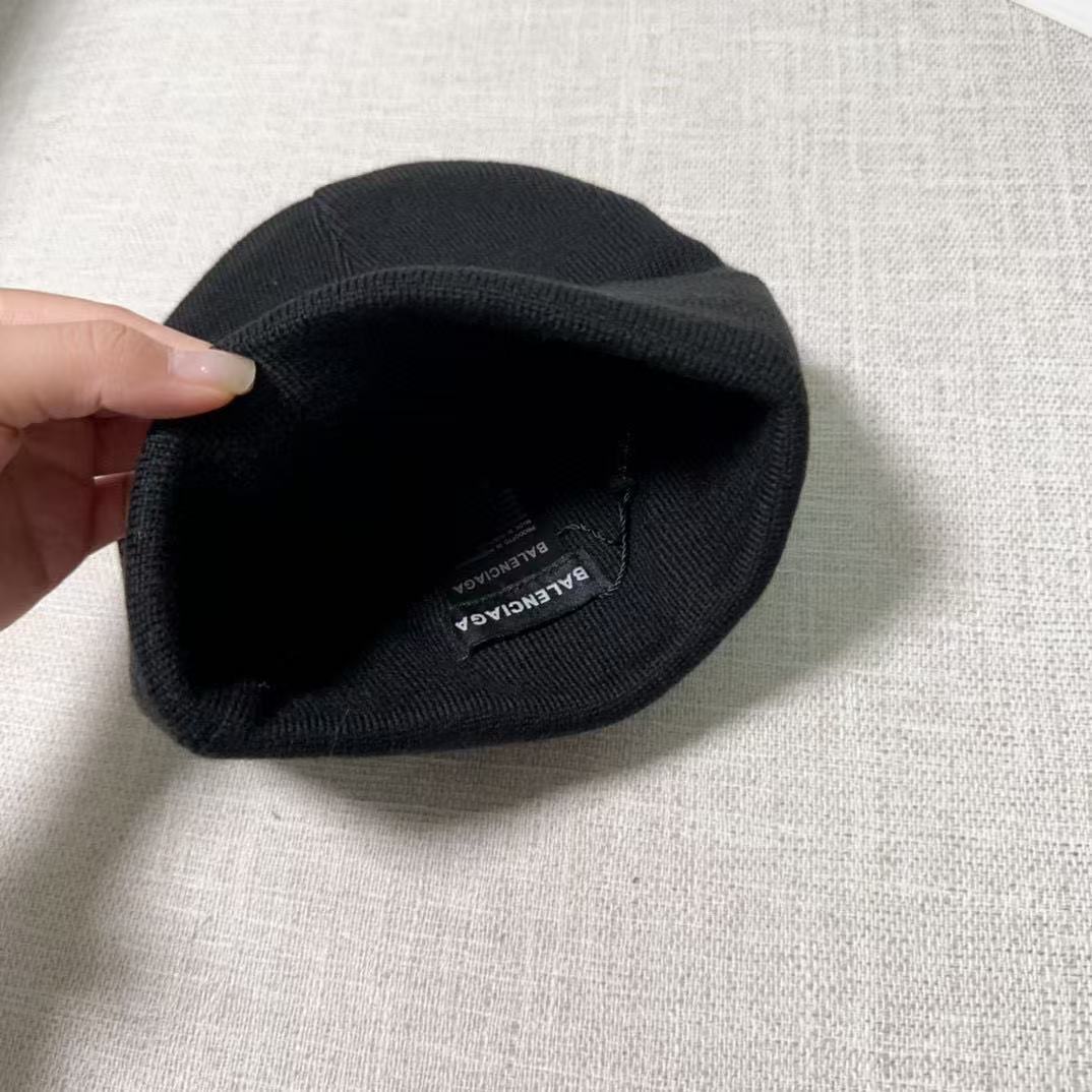 Balenciaga Men's Loop Sports Icon Beanie in Black