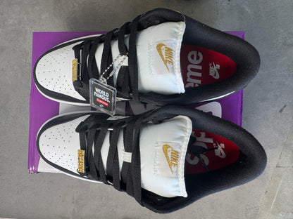 Supreme × Nike SB Dunk Low OG QS "Gold Stars" White/Black