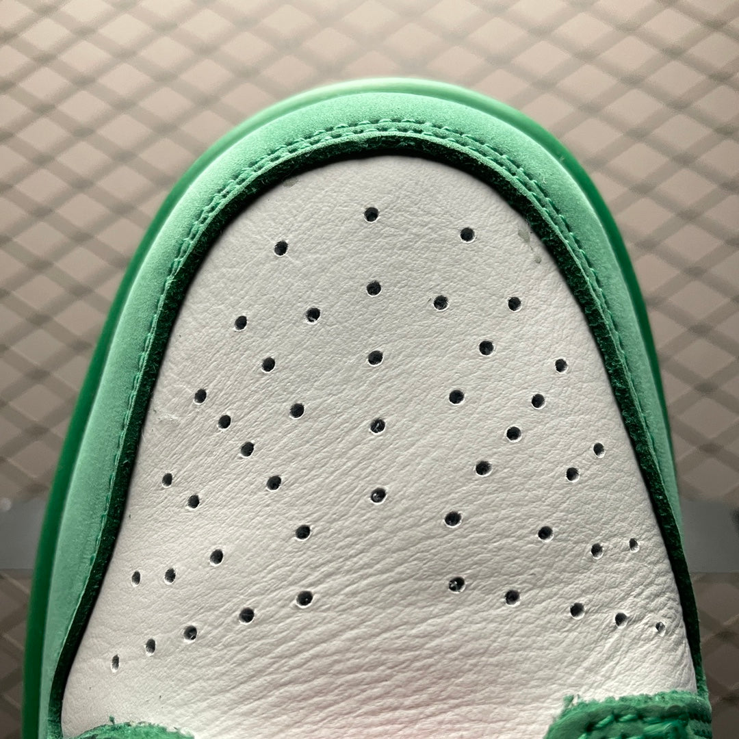 Nike SB Dunk Low "Heineken board shoes