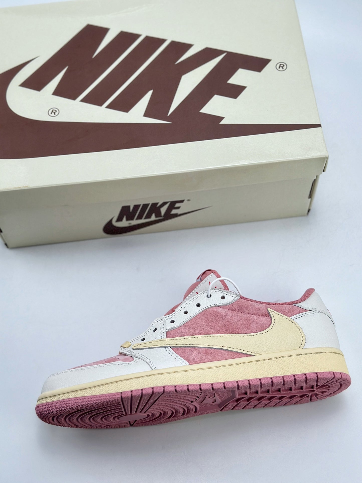 Travis Scott × Nike Air Jordan 1 Low OG SP ‘Pink White’
