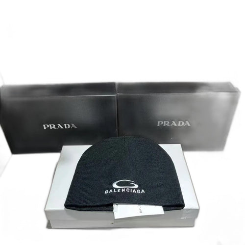 Balenciaga Men's Loop Sports Icon Beanie in Black