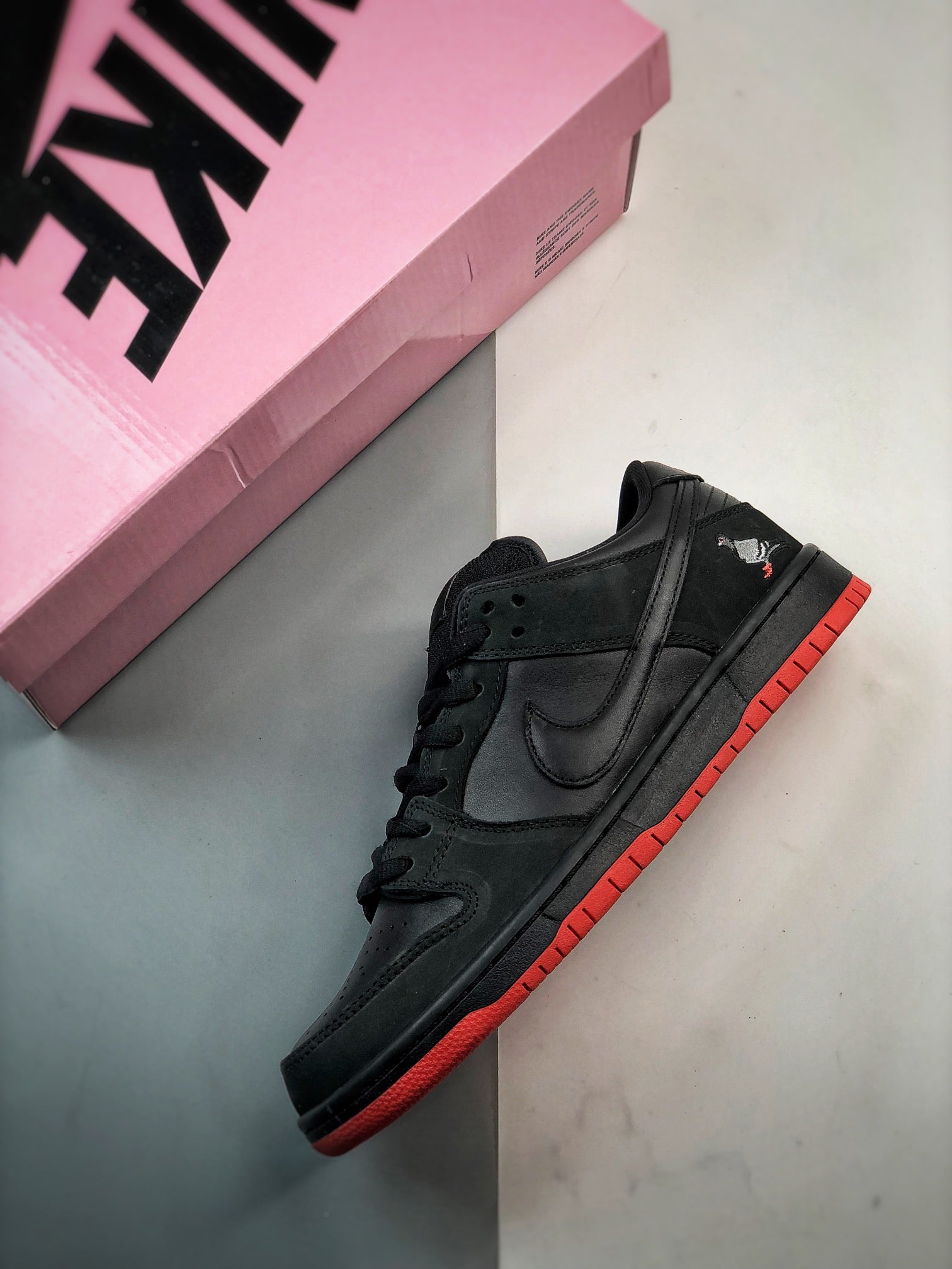 Nike SB Dunk Low TRD QS "Black Pigeon"
