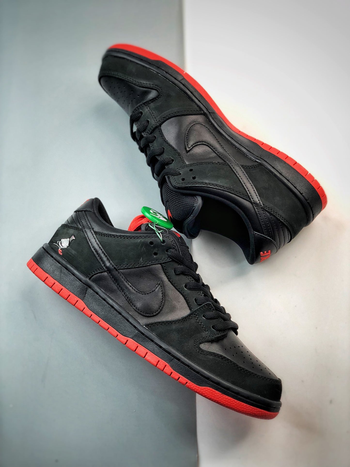 Nike SB Dunk Low TRD QS "Black Pigeon"
