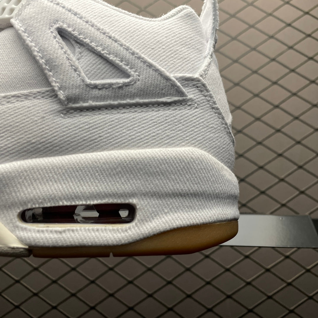 NIKE × LEVI’S AIR JORDAN 4 "WHITE DENIM"(タグ：LEVIS®)