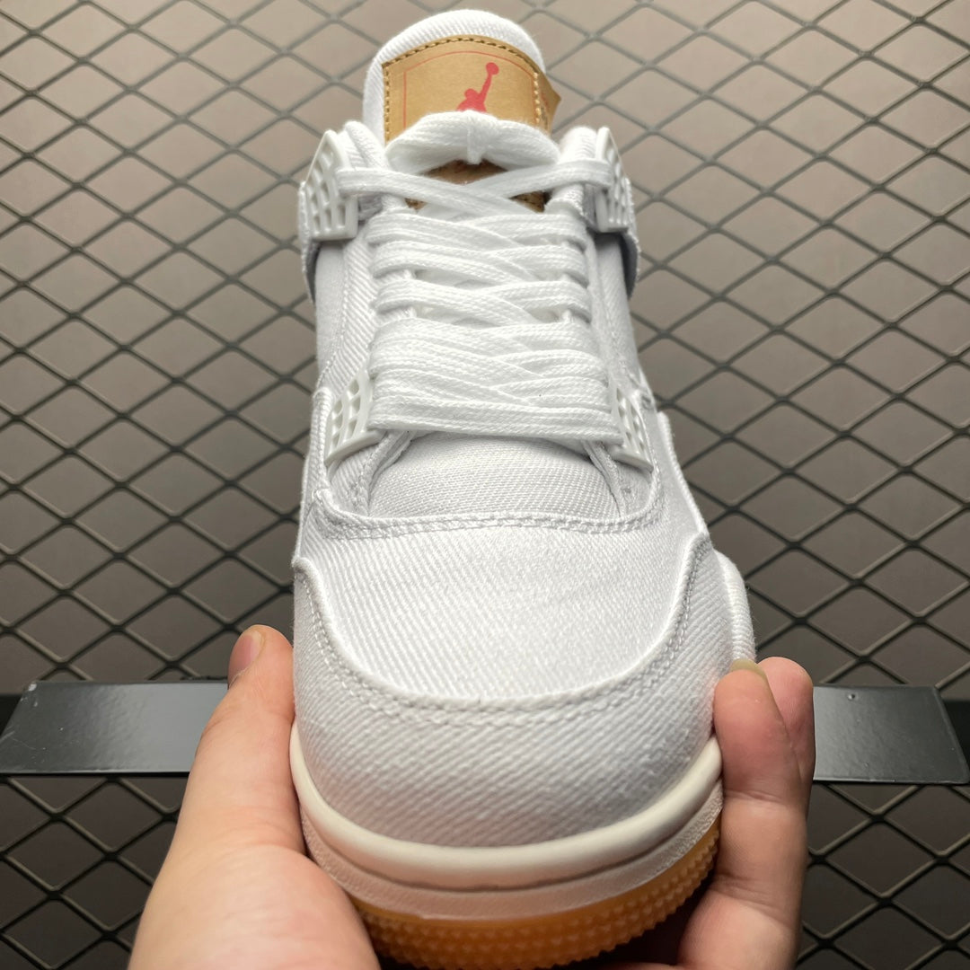 NIKE × LEVI’S AIR JORDAN 4 "WHITE DENIM"(タグ：LEVIS®)