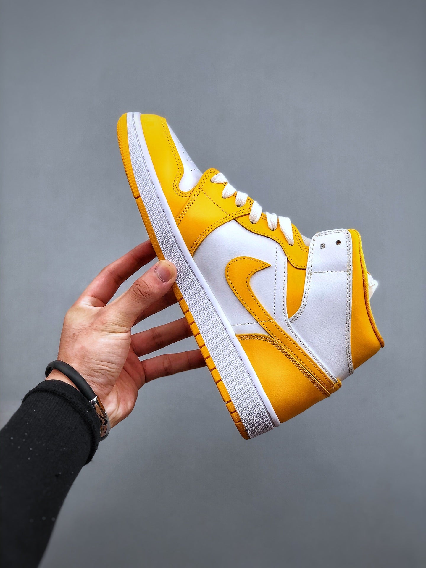 Nike WMNS Air Jordan 1 Mid "Lemon"