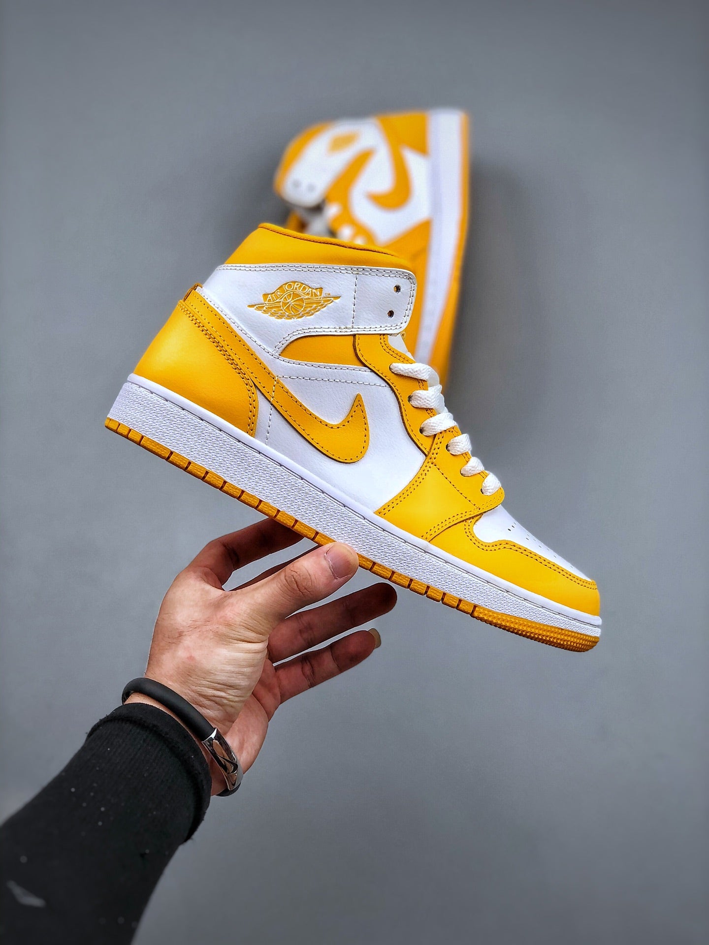 Nike WMNS Air Jordan 1 Mid "Lemon"